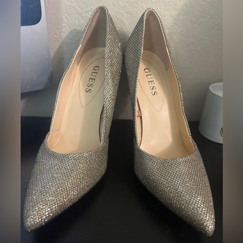 88. Guess glitter pumps